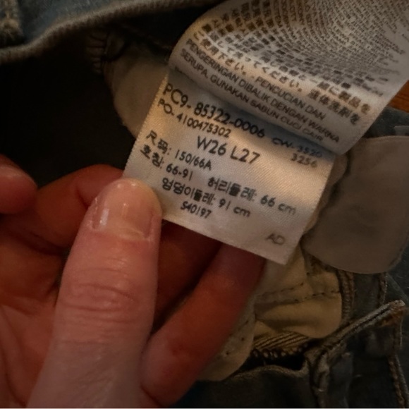 Levi’s Mile High Cropped Jean - Picture 3 of 5